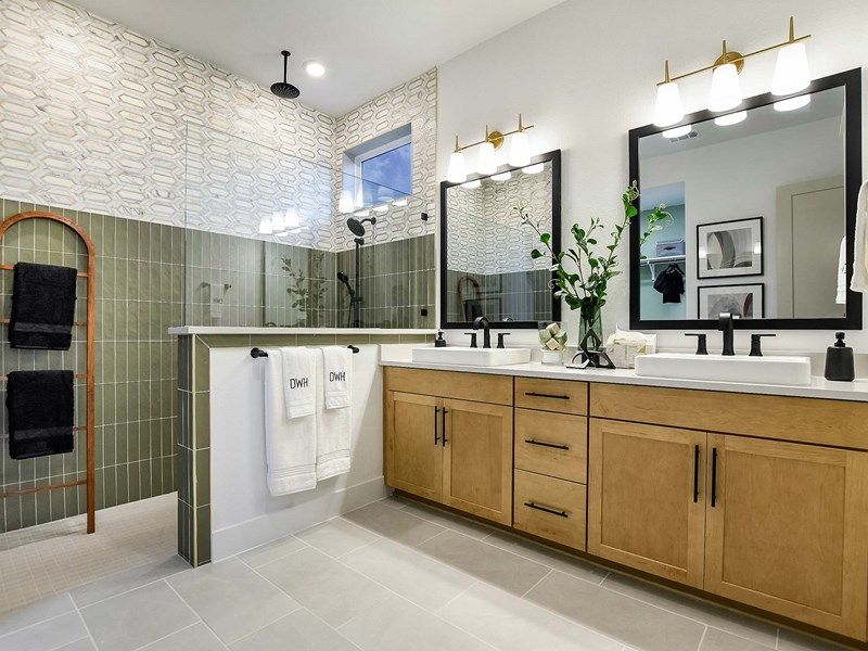 The Edwards - Owner's Bath