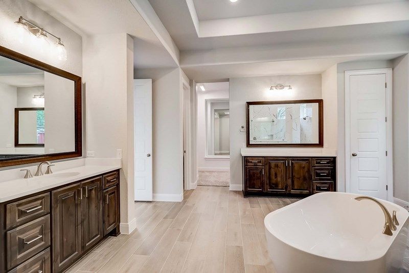 The Fredericksburg - Owner's Bath