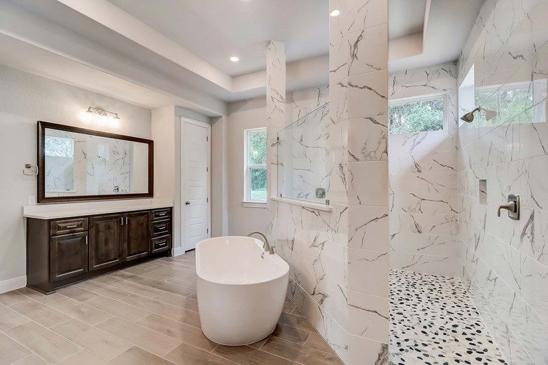 The Fredericksburg - Owner's Bath