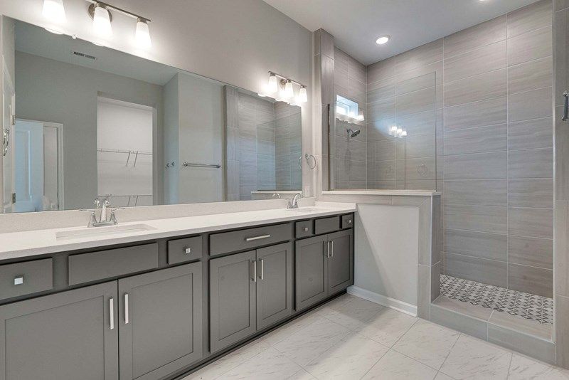 The Graystone - Owner's Bath