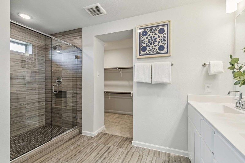 The Glenshire - Owner's Bath
