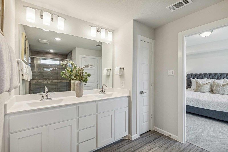 The Glenshire - Owner's Bath