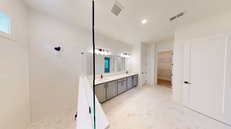 The Grindle - Owner's Bath