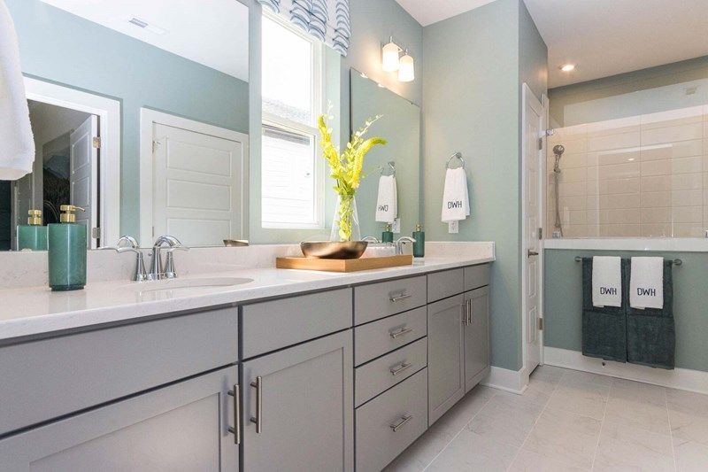 The Rosebay - Owner's Bath