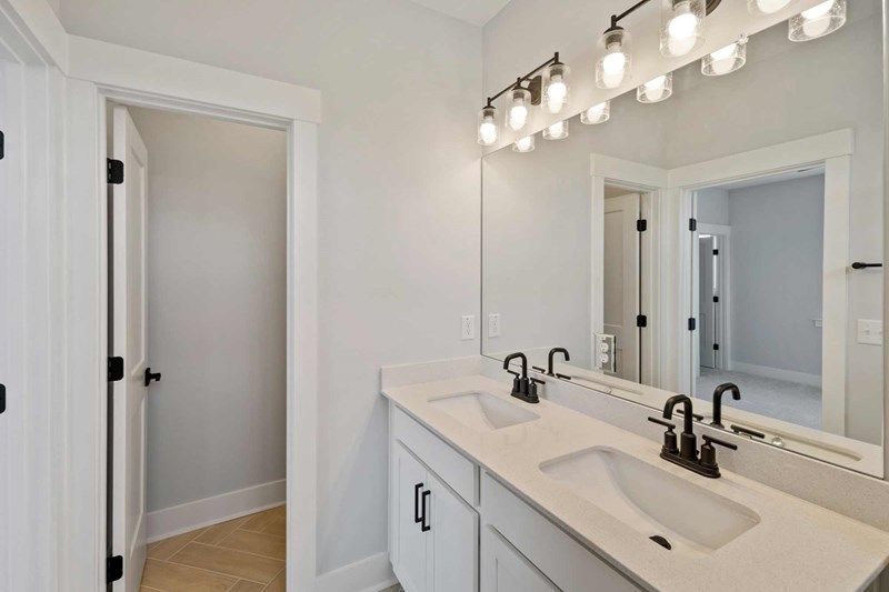 The Lindenberry - Owner's Bath