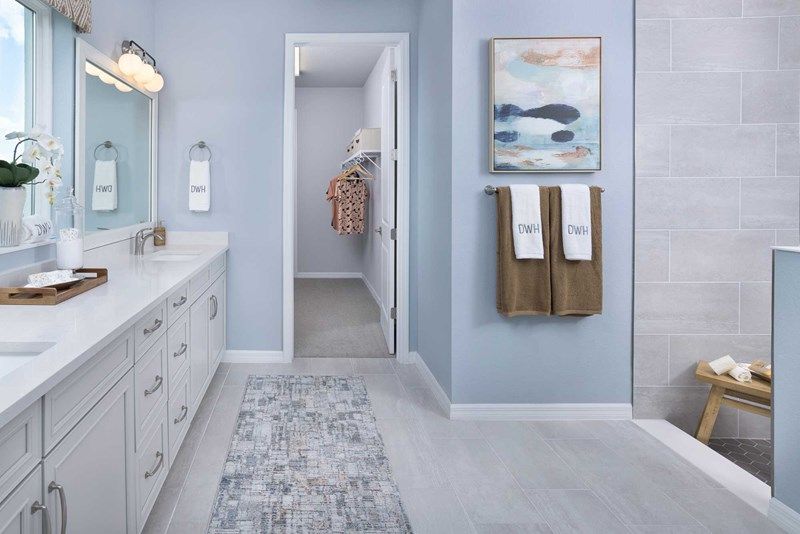 The Redwing - Owner's Bath