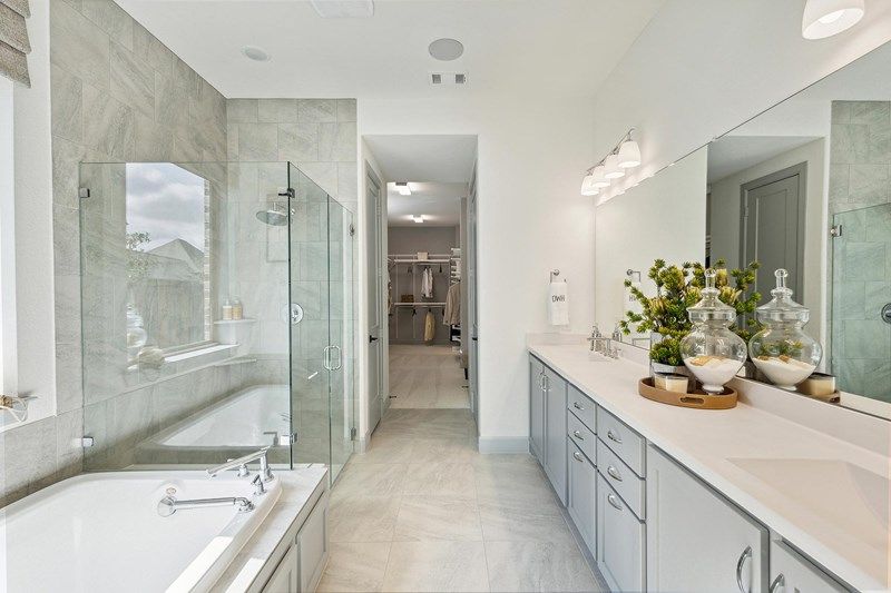 The Lockhart - Owner's Bath