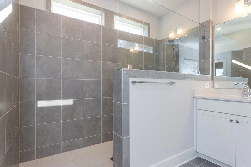 The Edgemont - Owner's Bath
