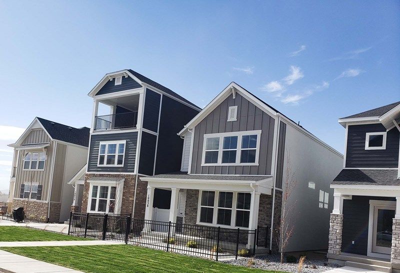 The Carriages at Ridgeview - Streetscape