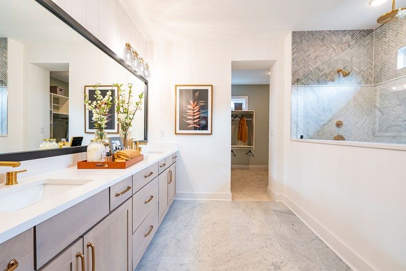 The Cobbstone - Owner's Bath