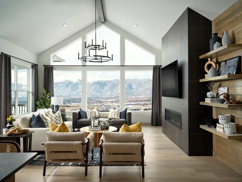 The Miramont - Family Room