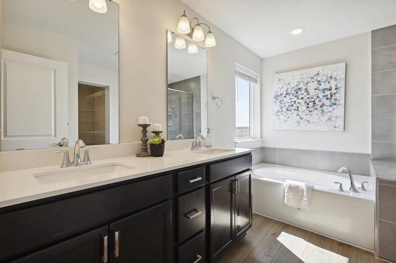 The Cagney - Owner's Bath