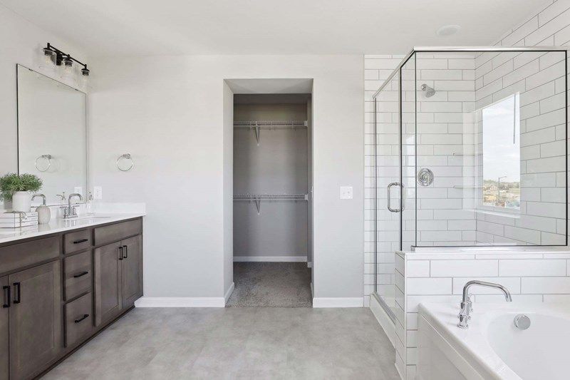 The Mcrae - Owner's Bath