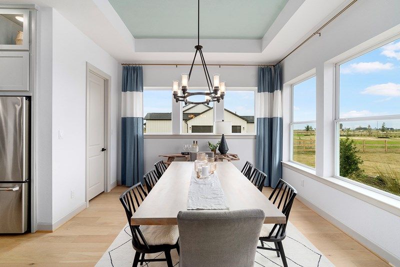 The Magelllan - Dining