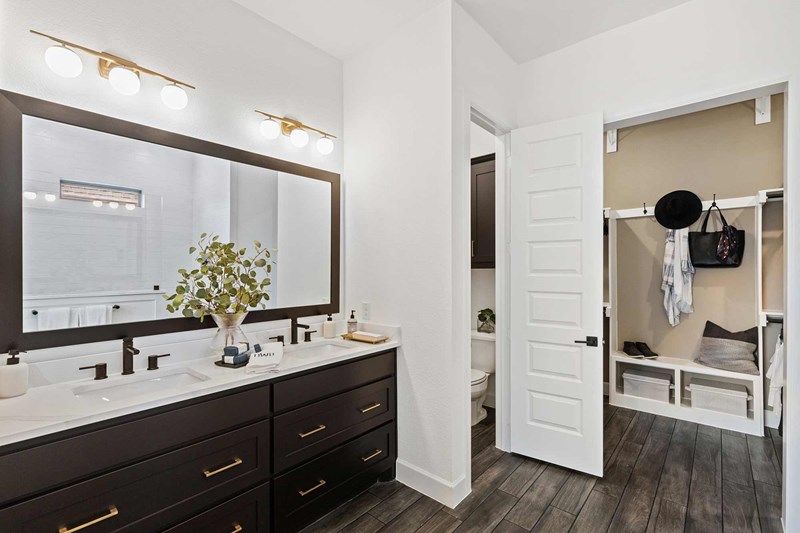 The Cedaridge - Owner's Bath