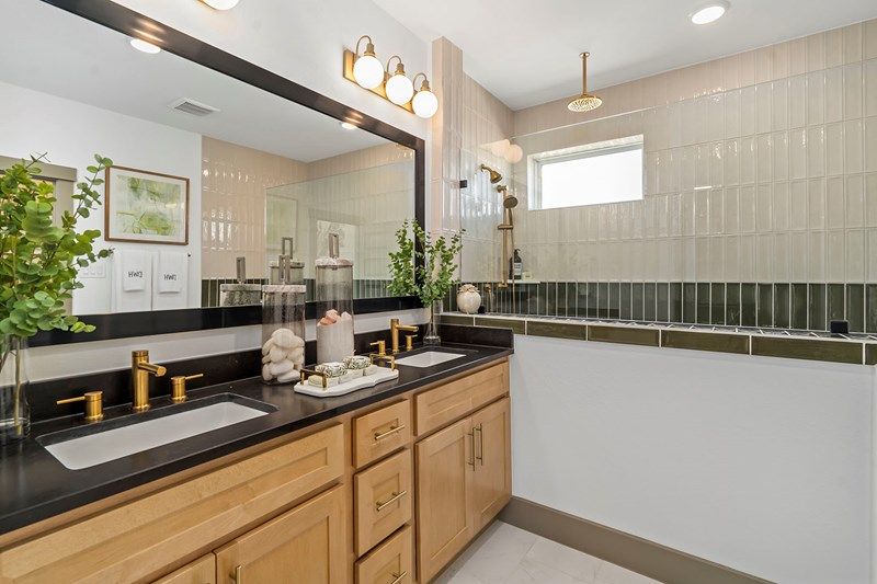 The Bermuda - Owner's Bath
