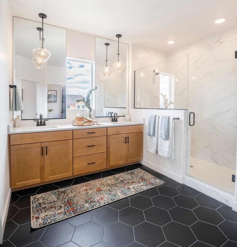 The Eagleview - Owner's Bath