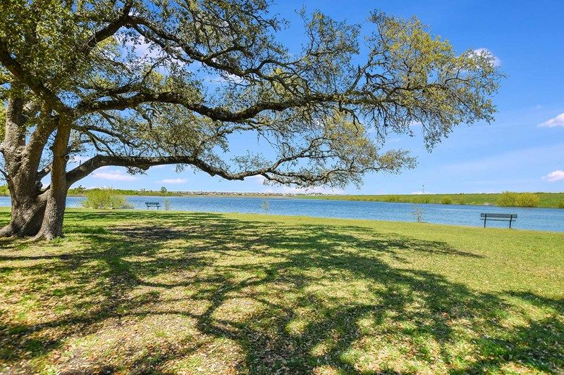 Devine Lake Park