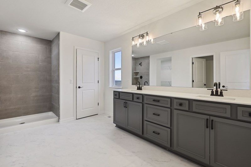 The Crestwood - Owner's Bath