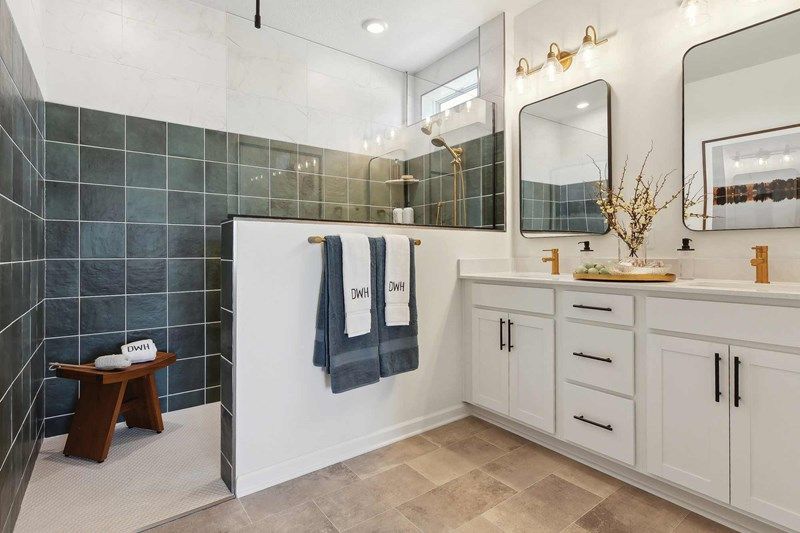 The Leslie - Owner's Bath