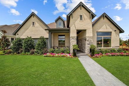 The Caroline - Front Exterior