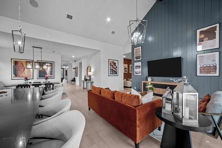 The Caroline - Family Room