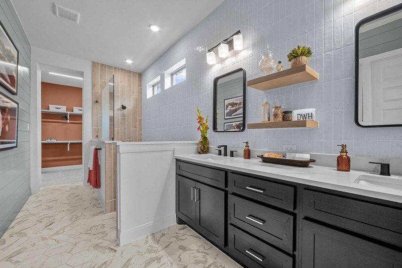 The Caroline - Owner's Bath