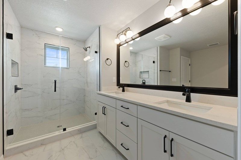 The Summerset - Owner's Bath