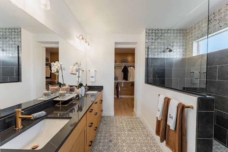 The Caulfield - Owner's Bath