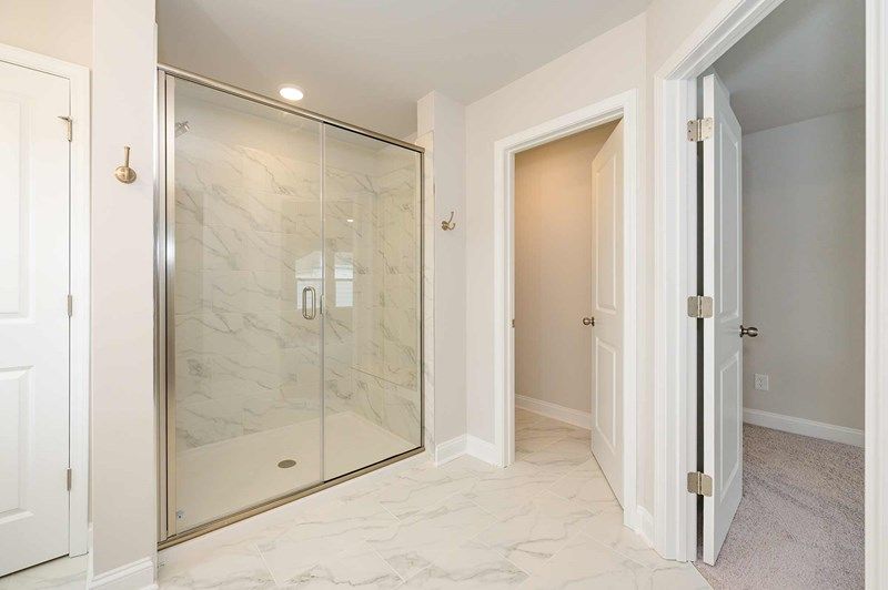 The Oakside - Owner's Bath