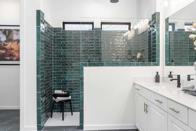 The Edgehill - Owner's Bath
