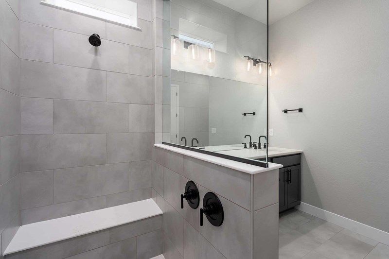 The Glisen - Owner's Bath