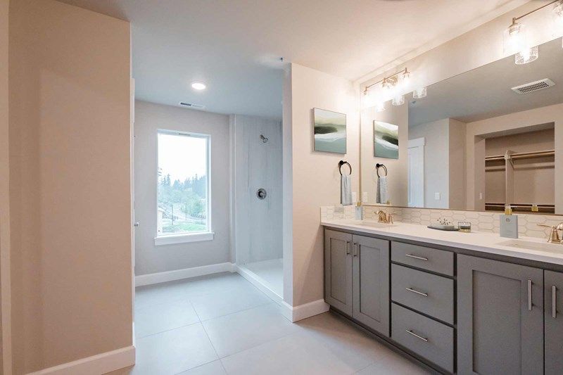 The Beekman - Owner's Bath