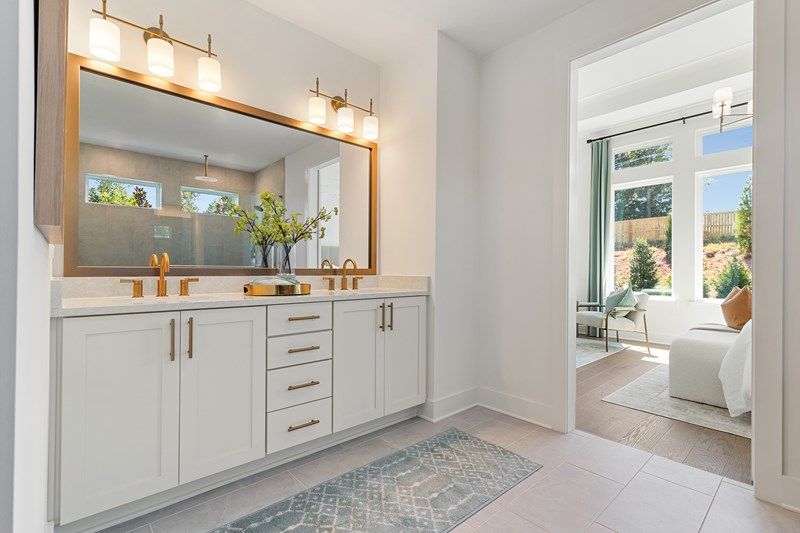 The Cartwright II - Owner's Bath
