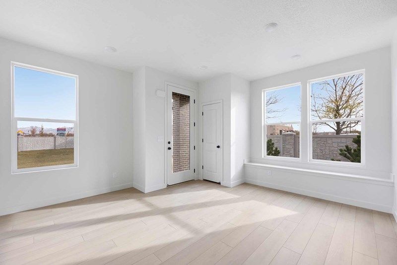 Bonneville Towns - Bay Windows