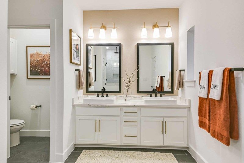 The Fawn - Owner's Bath