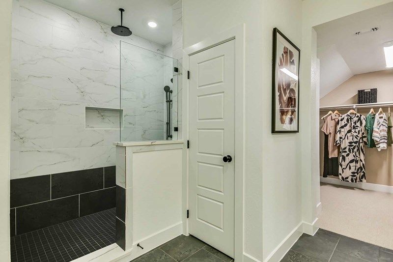 The Fawn - Owner's Bath