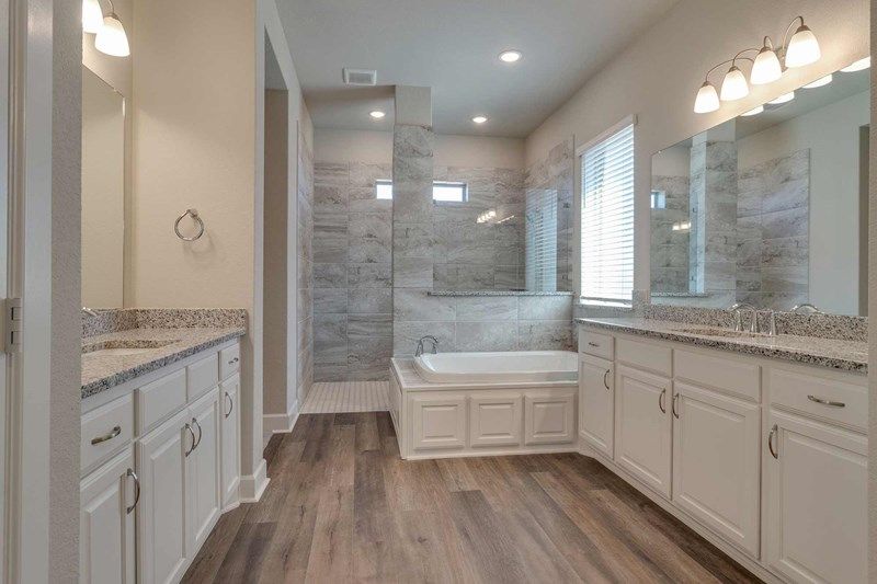The Riverdale - Owner's Bath