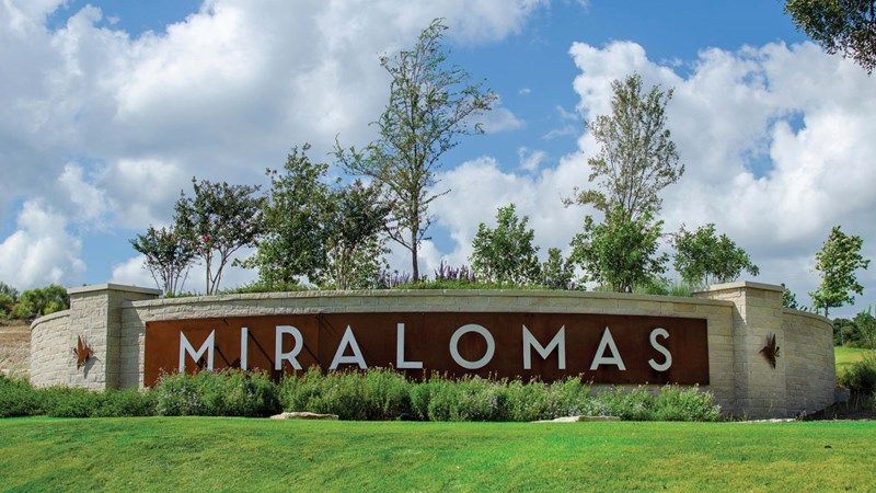 The Summit at Miralomas - Entryway