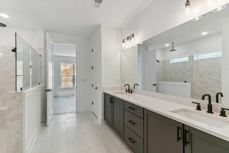 The Buckhorn - Owner's Bath