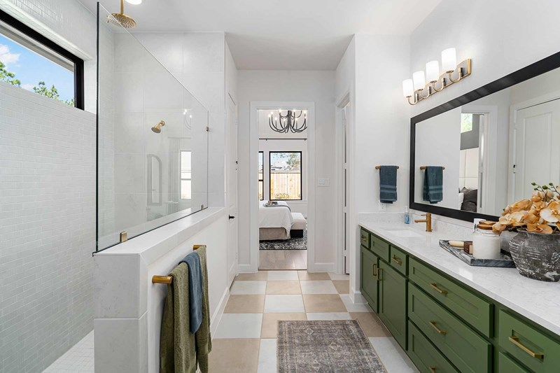 The Azalea - Owner's Bath
