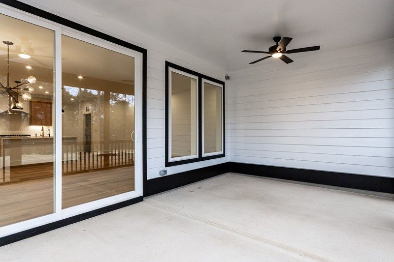 The Mosley - Porch