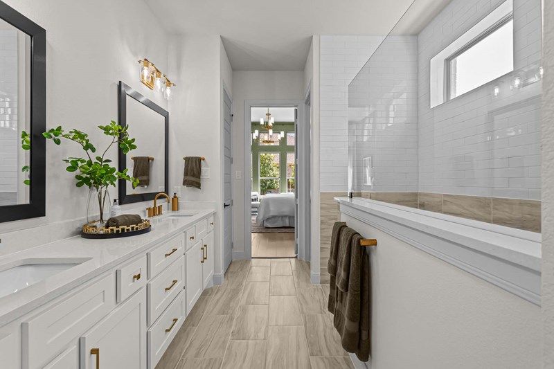 The Lavender - Owner's Bath