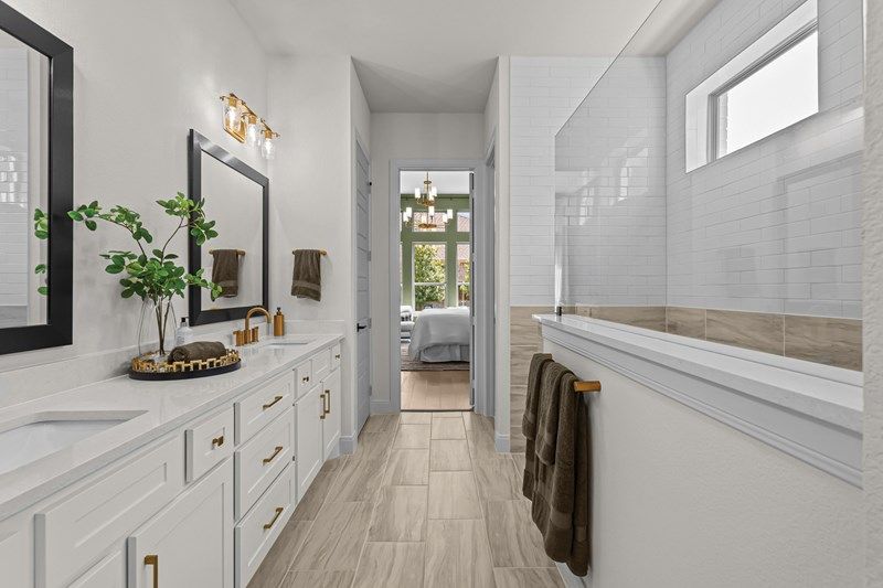 The Lavender -  Owner's Bath