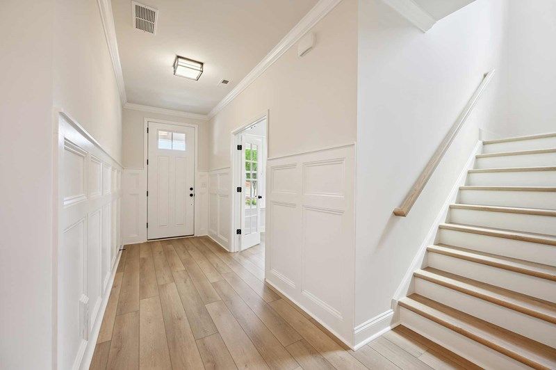 The Whitetail - Foyer
