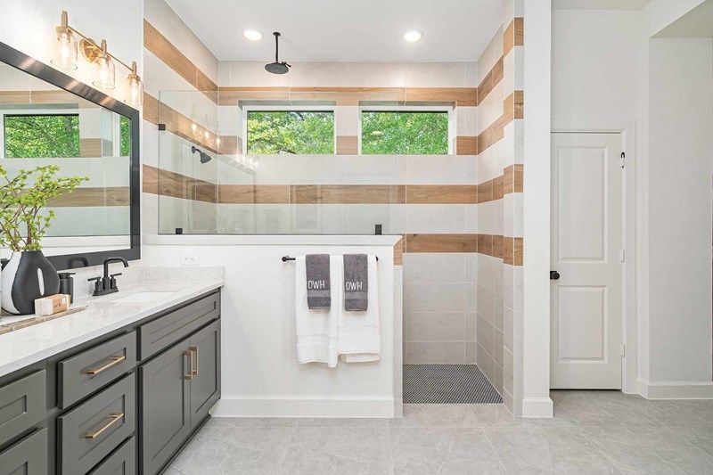 The Conroe - Owner's Bath