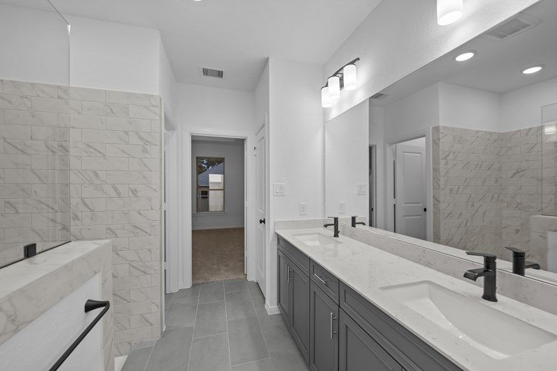 The Holly - Owner's Bath