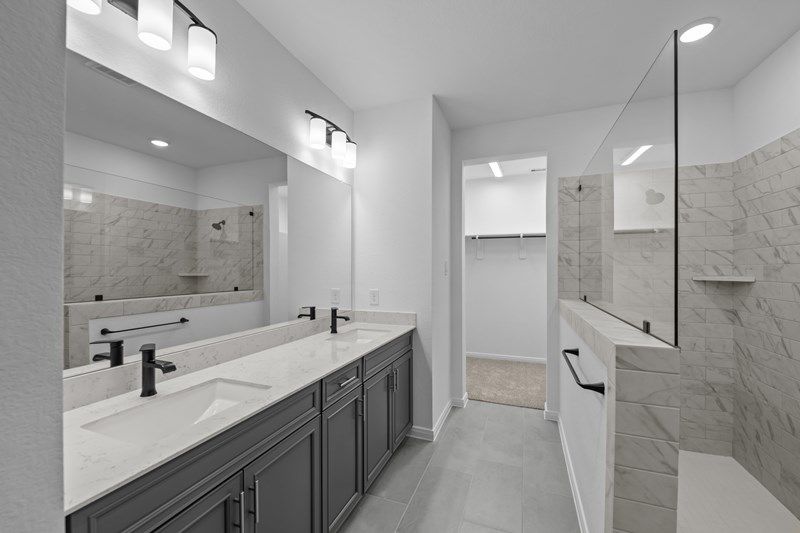 The Holly - Owner's Bath