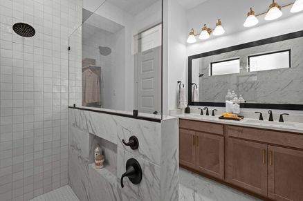 The Galveston - Owner's Bath