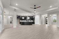 Megan's Landing - Half-Acre Homesites por David Weekley Homes en San Antonio Texas
